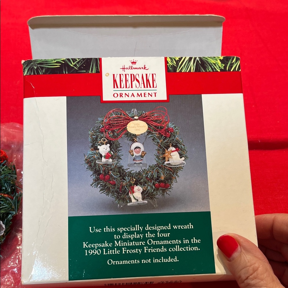 Hallmark Keepsake Ornament Wreath - Green and Red 1990